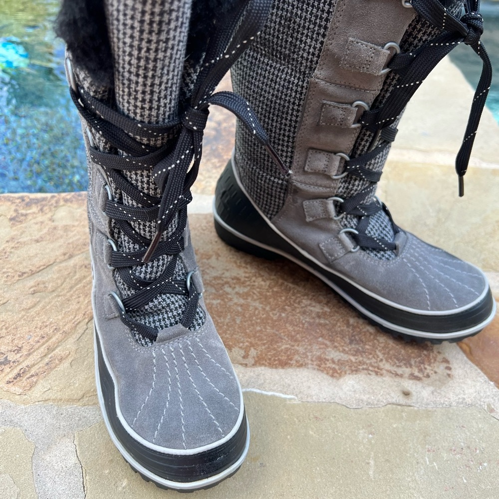 Women's Gray Winter Boots